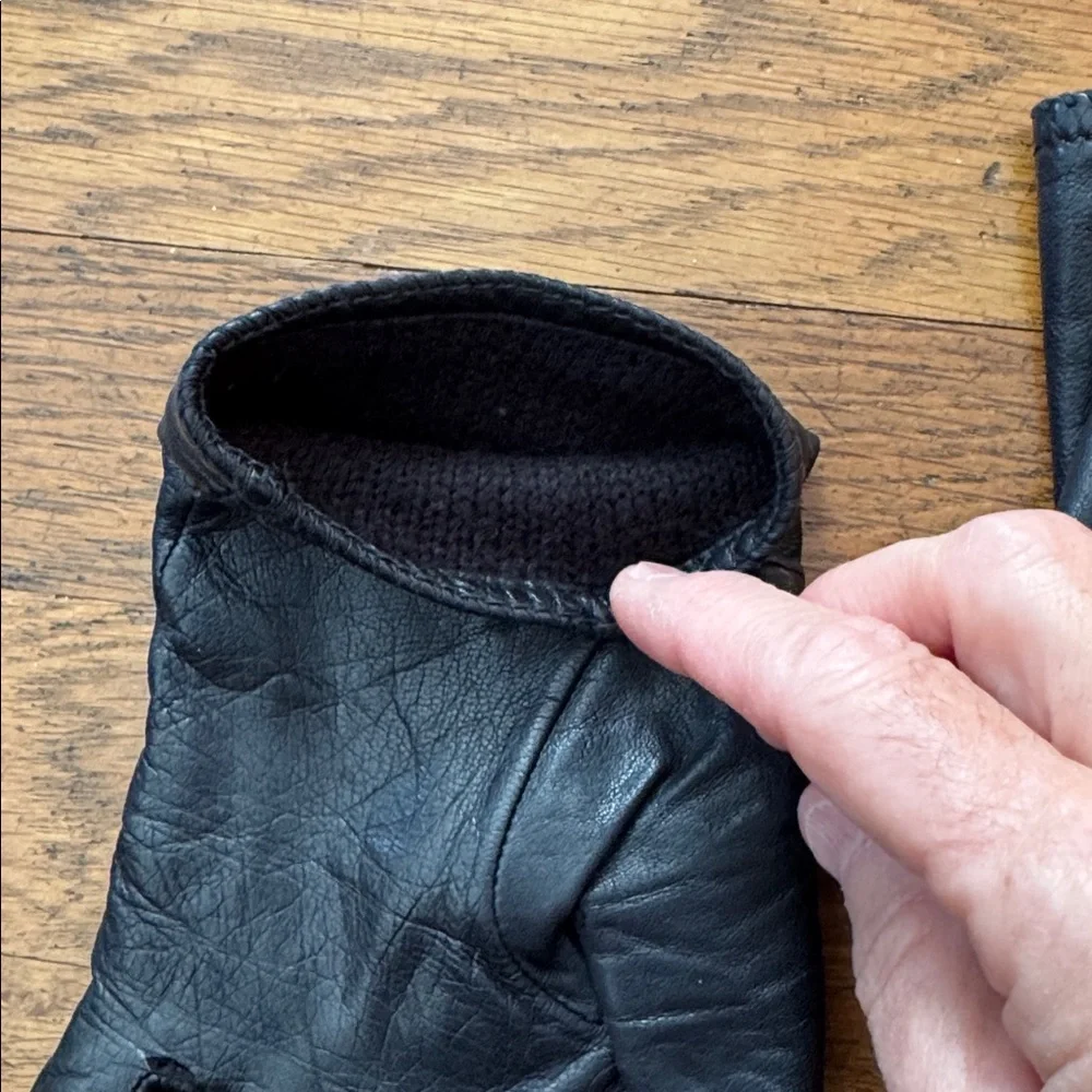 🧤Women’s black leather vintage gloves. Size S.